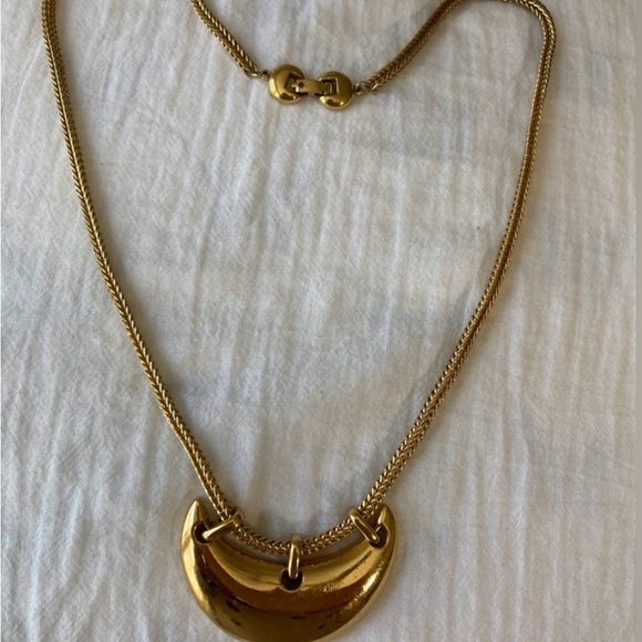 Monet Vintage Gold Tone Pendant Necklace - Picture 2 of 5